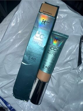 It Cosmetics NIB CC+ Natural Matte Foundation